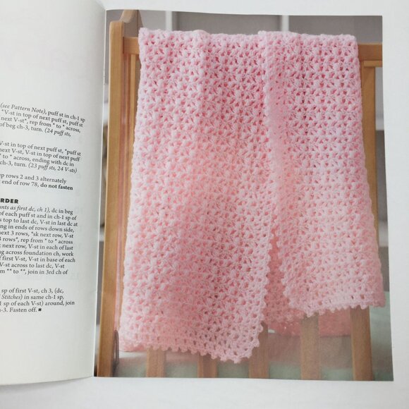 Annie's Crochet Sweet & Simple Baby Blankets Glenda Winkleman 6 Cuddly Projects - Picture 3 of 10